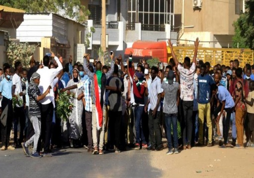 ناشطون سودانيون يحذرون نظام السيسي من التدخل بشؤون بلادهم