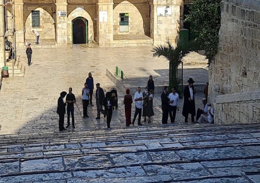 عشرات المستوطنين يجددون اقتحاماتهم للمسجد الأقصى بحراسة شرطة الاحتلال