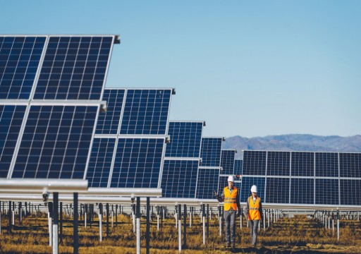 شركة إماراتية تفوز بعقد لبناء محطة للطاقة الشمسية في جنوب إفريقيا بقيمة 120 مليون دولار