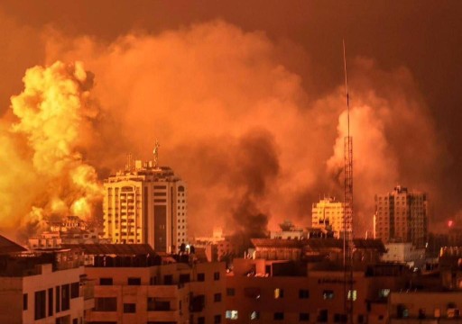 الاحتلال الإسرائيلي يشن قصفاً غير مسبوق ويستهدف محيط ثلاثة مستشفيات بغزة
