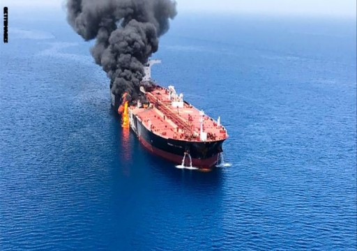 "نيويورك تايمز" تشكك بضلوع إيران بتفجيرات خليج عمان