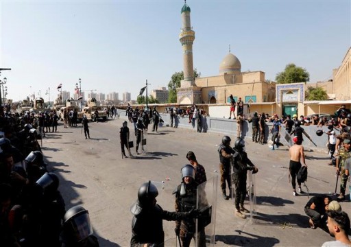 العراق.. مقتل 4 محتجين بنيران قوات الأمن في بغداد وإغلاق ميناء أم القصر