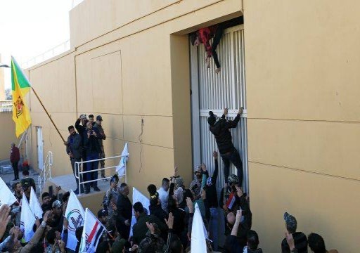 أمريكا ترسل 750 جنديا بعد احتجاج عند السفارة الأمريكية في العراق
