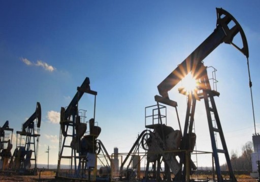 أسعار النفط تصعد للجلسة الثانية بعد قرار سعودي بتعديل أسعار الخام