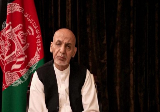 من أبوظبي.. الرئيس الأفغاني السابق يعتذر لمغادرته البلاد