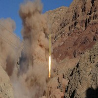 الحوثيون يزعمون إطلاق صاروخ باليستي على قاعدة عسكرية جنوب اليمن