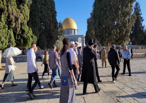 عشرات المستوطنين يقتحمون المسجد الأقصى بحراسة شرطة الاحتلال الإسرائيلية