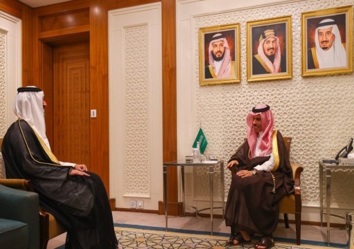 وزير الخارجية السعودي يناقش مع السفير القطري العلاقات وقضايا إقليمية ودولية