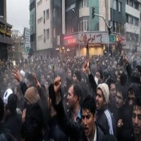 "ستراتفور": مظاهرات إيران تفاقم الصراع بين الأجنحة داخل النظام