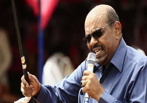 السودان.. البشير يعلن الطوارئ ويحل الحكومة ويدعو لتأجيل تعديل الدستور