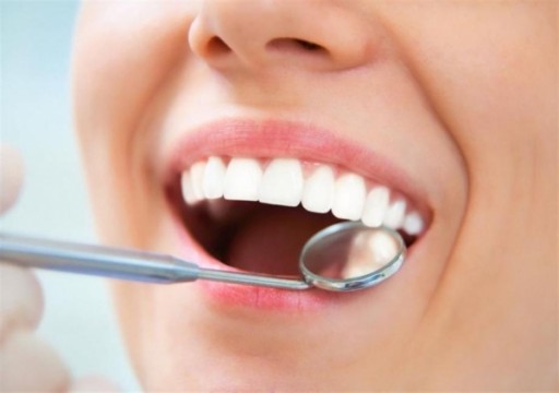 9 نصائح طبية للحفاظ على سلامة الأسنان واللثة
