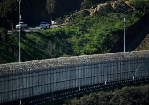 وزير الدفاع الأميركي: "لا قرار بعد" بشأن تمويل جدار المكسيك