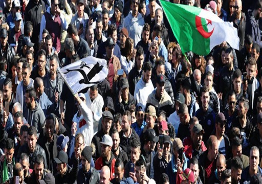 إجماع جزائري على مواصلة الاحتجاجات ضد بوتفليقة