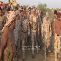قائد القوات البرية السعودية يتجوّل في ميد‎ي اليمنية بعد تحريرها من الحوثيين