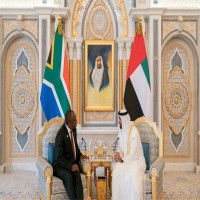 محمد بن زايد يبحث مع رئيس جنوب أفريقيا تعزيز علاقات التعاون