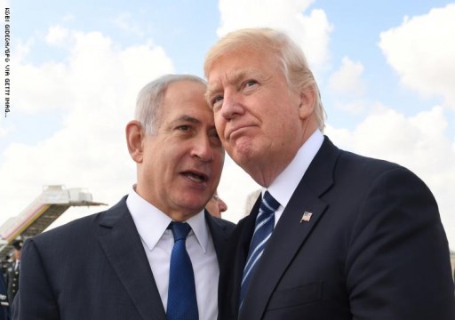 ترامب يهدد الفلسطينيين ويتفاخر بما قدمه لإسرائيل