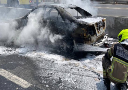 مدني دبي يسيطر على حريق مركبة