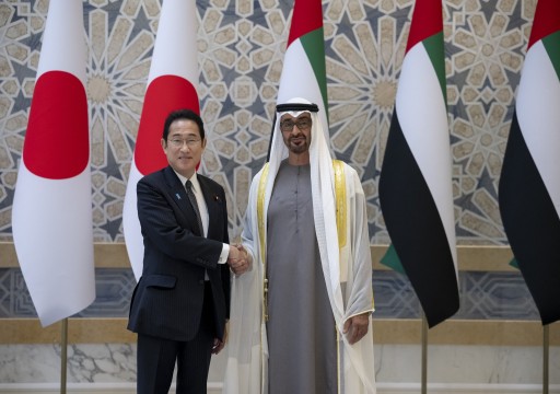محمد بن زايد ورئيس وزراء اليابان يجريان مباحثات ثنائية في أبوظبي