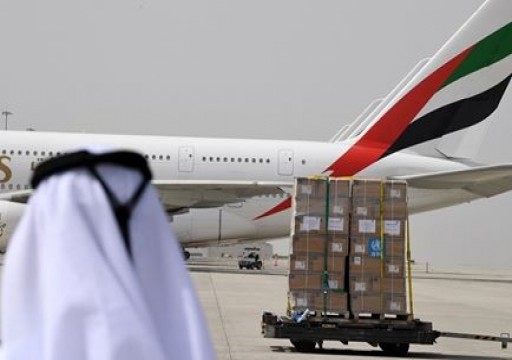 طيران الإمارات تقرر وقف جميع رحلات الركاب وخفض رواتب الموظفين