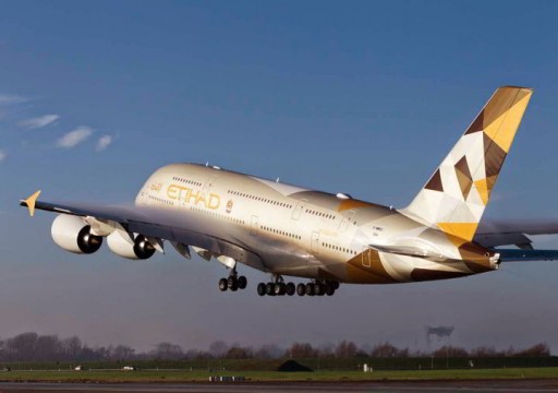 «الاتحاد للطيران» تعفي المسافرين من رسوم تغيير وإلغاء المواعيد