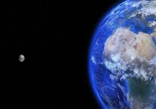 مسبار صيني يغادر القمر حاملًا عينات من صخوره