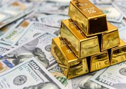 الذهب يهبط مع صعود الدولار وعوائد السندات لأعلى مستويات منذ عدة سنوات