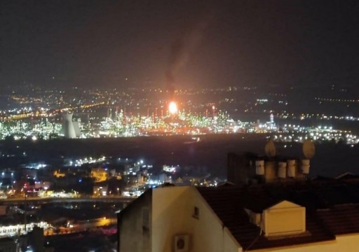 حريق في منشآت نفطية تابعة للاحتلال الإسرائيلي بمدينة حيفا المحتلة