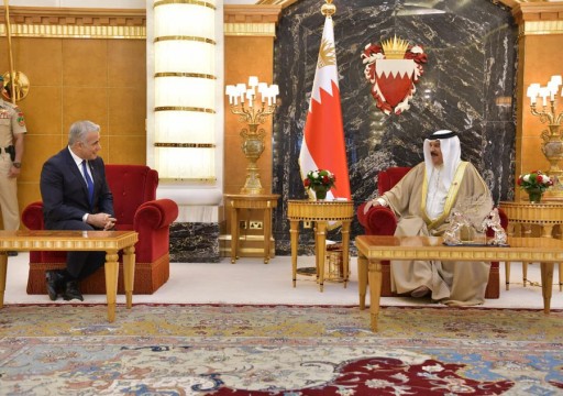 العاهل البحريني يستقبل وزير خارجية الاحتلال وسط رفض شعبي للتطبيع