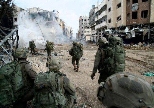 صحيفة عبرية: الجنود الإسرائيليون يحتلون المنازل في غزة ثم يحرقونها
