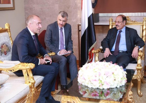الحكومة اليمنية تستأنف التعاون مع رئيس لجنة إعادة الانتشار الأممية بالحديدة