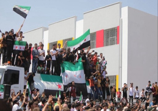 عشرات الآلاف يتظاهرون ضد نظام الأسد في سبع محافظات سورية