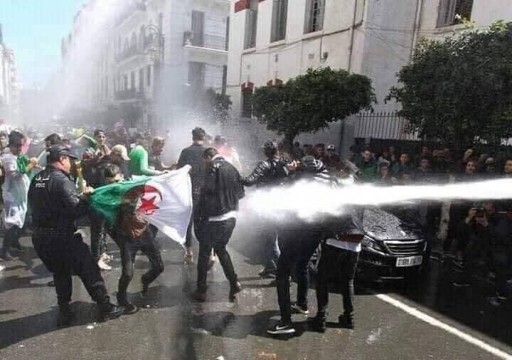 مئات آلاف المتظاهرين بشوارع الجزائر في أول جمعة بعد تنصيب بن صالح