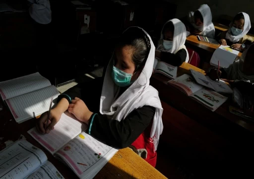 طالبان تغلق المدارس الثانوية للفتيات بعد ساعات من إعادة فتحها