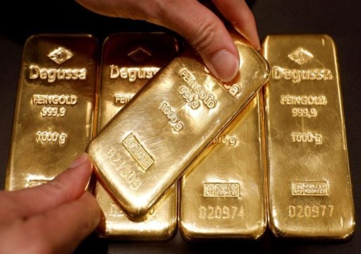 الذهب يرتفع مع تراجع الدولار وسط ترقب لمسار الفائدة في أمريكا