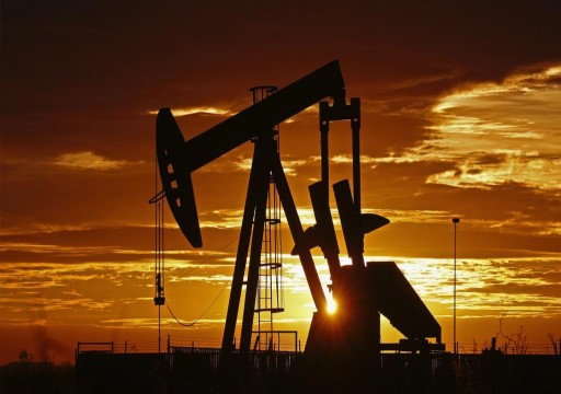 النفط يرتفع ليوم رابع بفعل مؤشرات على خفض الإنتاج وتحسن الطلب