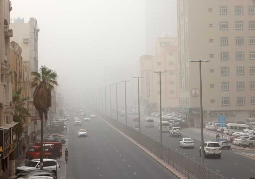 سقوط أمطار غزيرة ومتوسطة على مناطق متفرقة من الإمارات