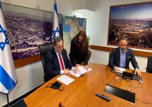 وزير المالية الإسرائيلي يعلن توقيع بلاده معاهدة ضريبية مع الإمارات