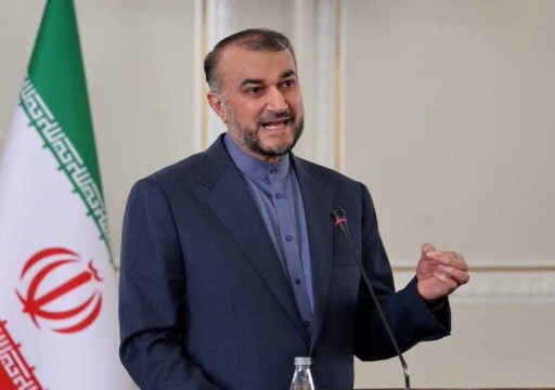 وزير خارجية إيران يصل مسقط للقاء مسؤولين عُمانيين