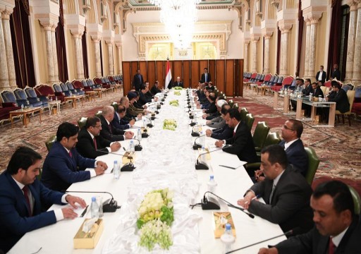 الرئيس اليمني يوجه الحكومة الجديدة لممارسة مهامها في عدن
