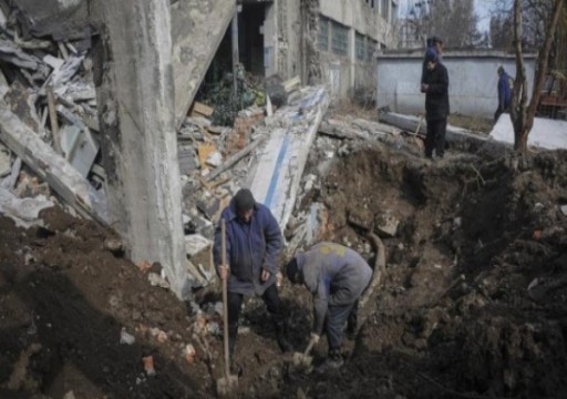 قتلى وجرحى في قصف روسي استهدف مدرسة ومركزا ثقافيا قرب خاركيف