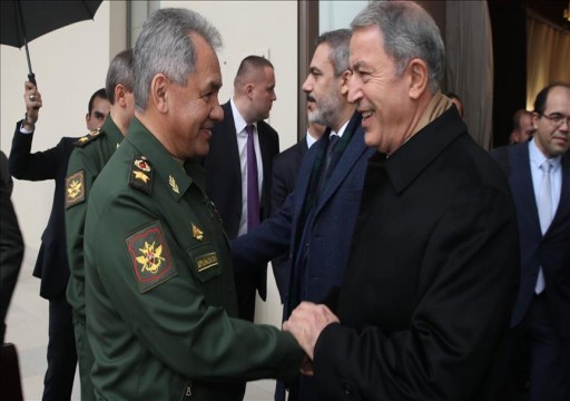وزيرا الدفاع الروسي والتركي يبحثان سبل تحقيق الاستقرار في إدلب