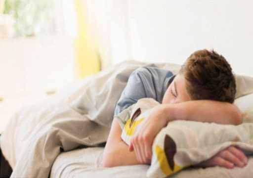 دراسة: النوم لفترة أطول يخفف الوزن