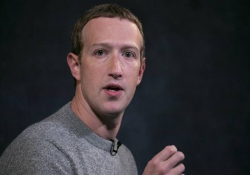 مؤسس فيسبوك: سيجري تعيين المزيد من الموظفين للعمل من المنزل