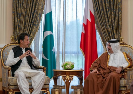 خان يبحث في البحرين جلب استثمارات بحرينية والتعاون الاستخباراتي