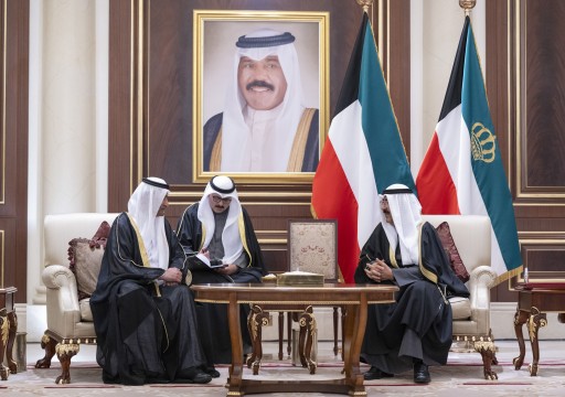 حاكم الفجيرة ينقل تعازي رئيس الدولة إلى أمير الكويت الجديد