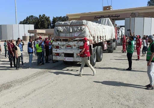 دخول شاحنات مساعدات إغاثية عبر معبر رفح نحو قطاع غزة