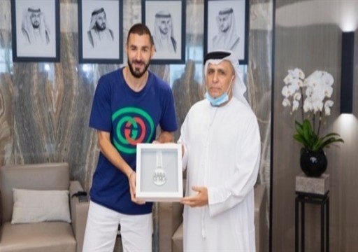 مجلس "دبي الرياضي" يمنح بنزيما ميدالية أبطال خط الدفاع الأول