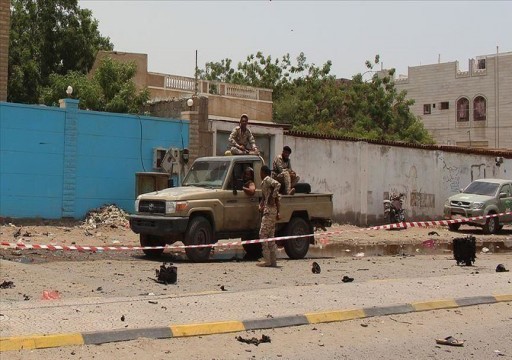 الحكومة اليمنية تدين استهداف الحوثيين إقامة فريقها بالحديدة