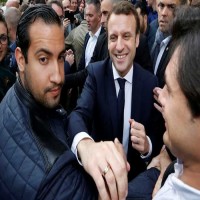 الرئيس الفرنسي يفصل حارساً شخصياً له ظهر في فيديو وهو يضرب محتجين