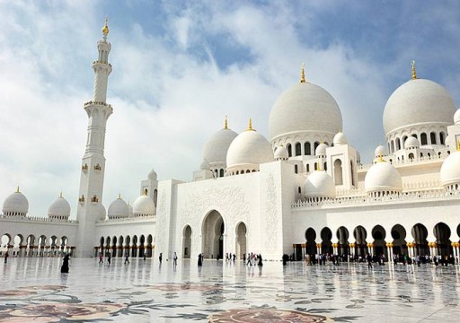 دبي تمنح الإقامة الذهبية ومكرمة مالية لأئمة وخطباء المساجد